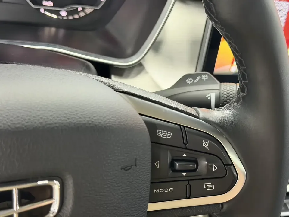 Geely Coolray SX11 Binyue 2021 240T DCT Diamond Edition 2022 — thumbnail 3
