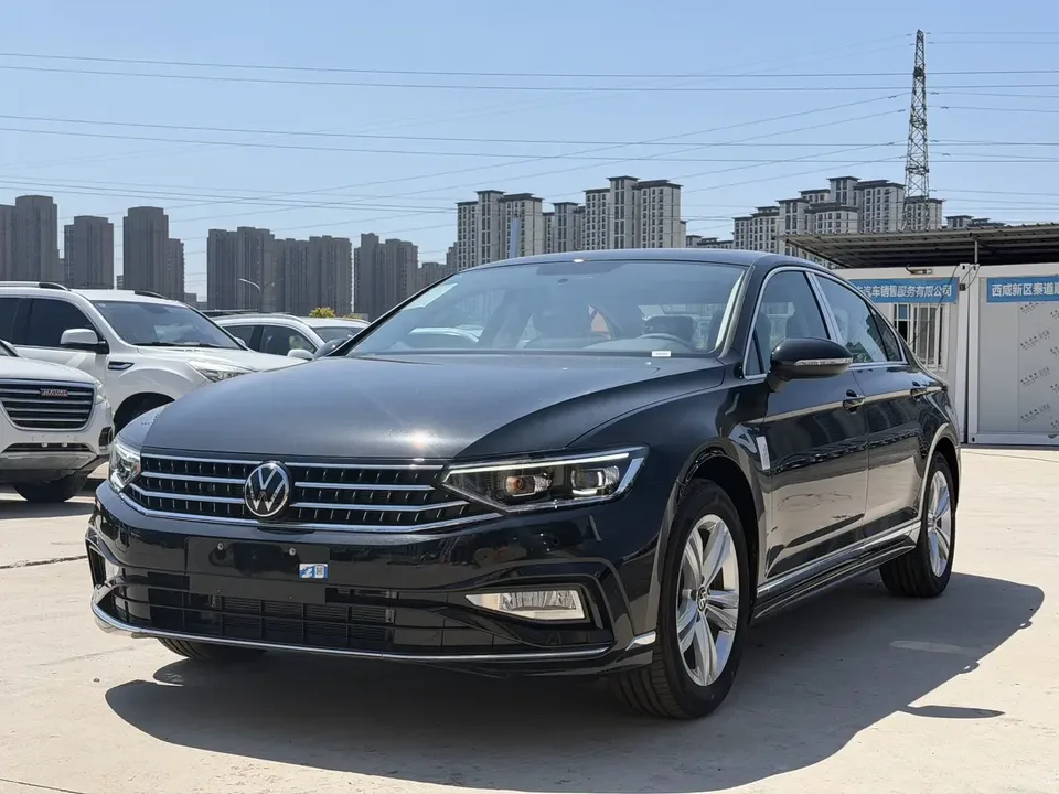 Volkswagen Magotan Magotan 2025 280TSI DSG Comfort Edition 2025 — photo 1, buy with delivery to Moscow