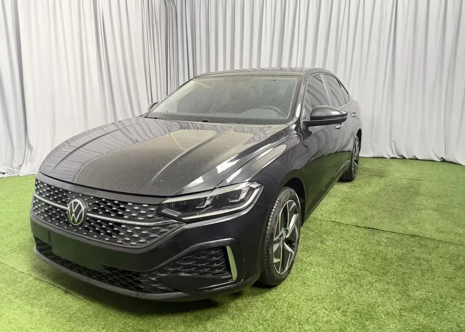 Volkswagen Lavida Lavida 2023 280TSI DSG Starry Sky Edition 2022 — photo 1, buy with delivery to Moscow