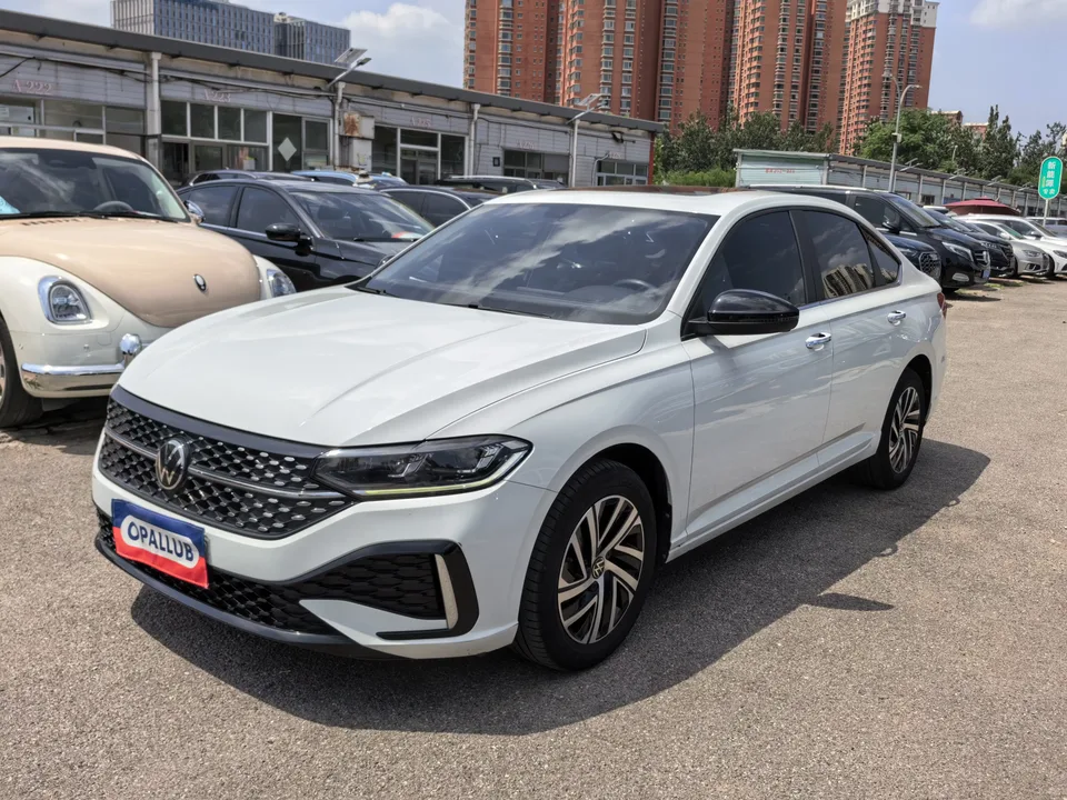 Volkswagen Lavida Lavida 2023 200TSI DSG Starry Sky Edition 2022 — photo 1, buy with delivery to Moscow