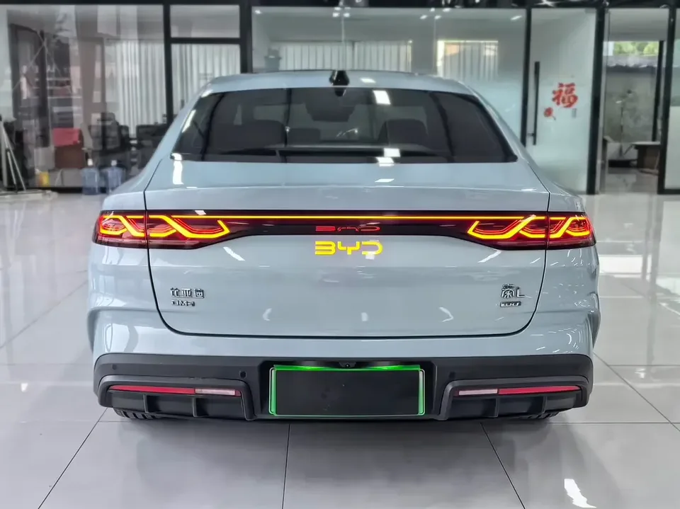 BYD Qin L DM Qin L DM 2025 Intelligent Driving Edition DM-i 120KM Leading Edition 2025 — миниатюра 2