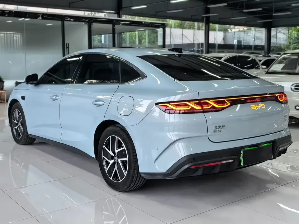 BYD Qin L DM Qin L DM 2025 Intelligent Driving Edition DM-i 120KM Leading Edition 2025 — миниатюра 4