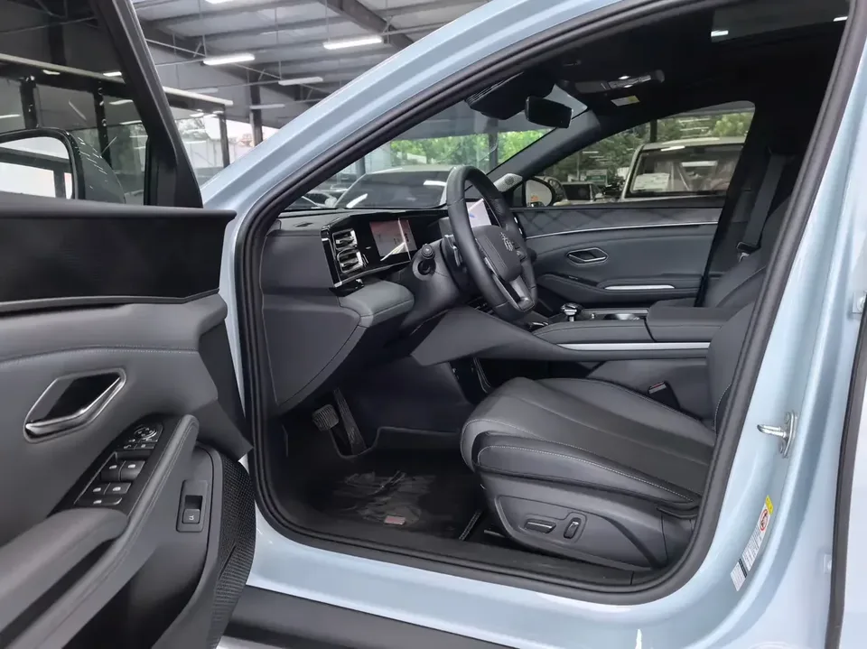BYD Qin L DM Qin L DM 2025 Intelligent Driving Edition DM-i 120KM Leading Edition 2025 — миниатюра 5