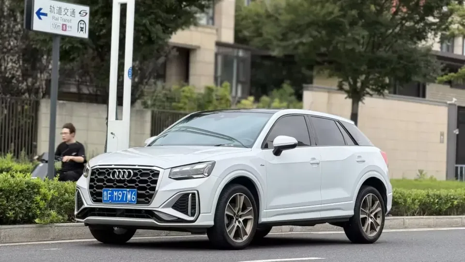 Audi Q2L Audi Q2L 2022 35 TFSI Stylish Dynamic 2023 — photo 1, buy with delivery to Moscow