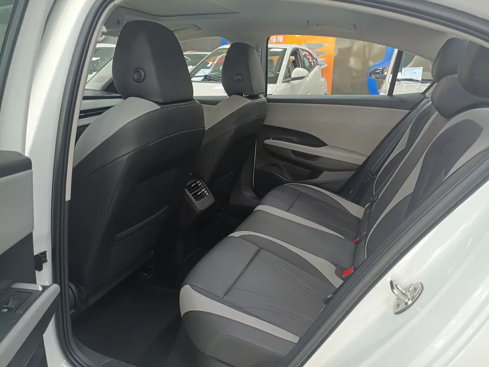 Volkswagen Sagitar Sagitar 2026 S 1.5L Automatic Elite Edition 2026 — thumbnail 3