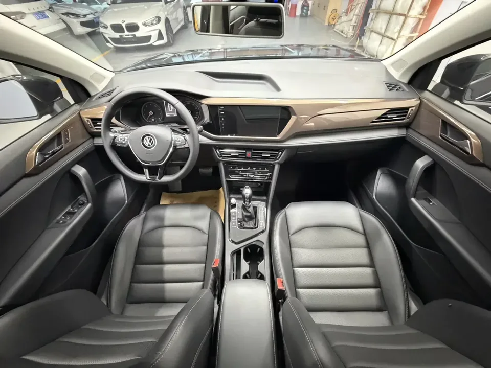 Volkswagen Tharu tuyue 2022 280TSI 2WD Deluxe Edition 2022 — thumbnail 5