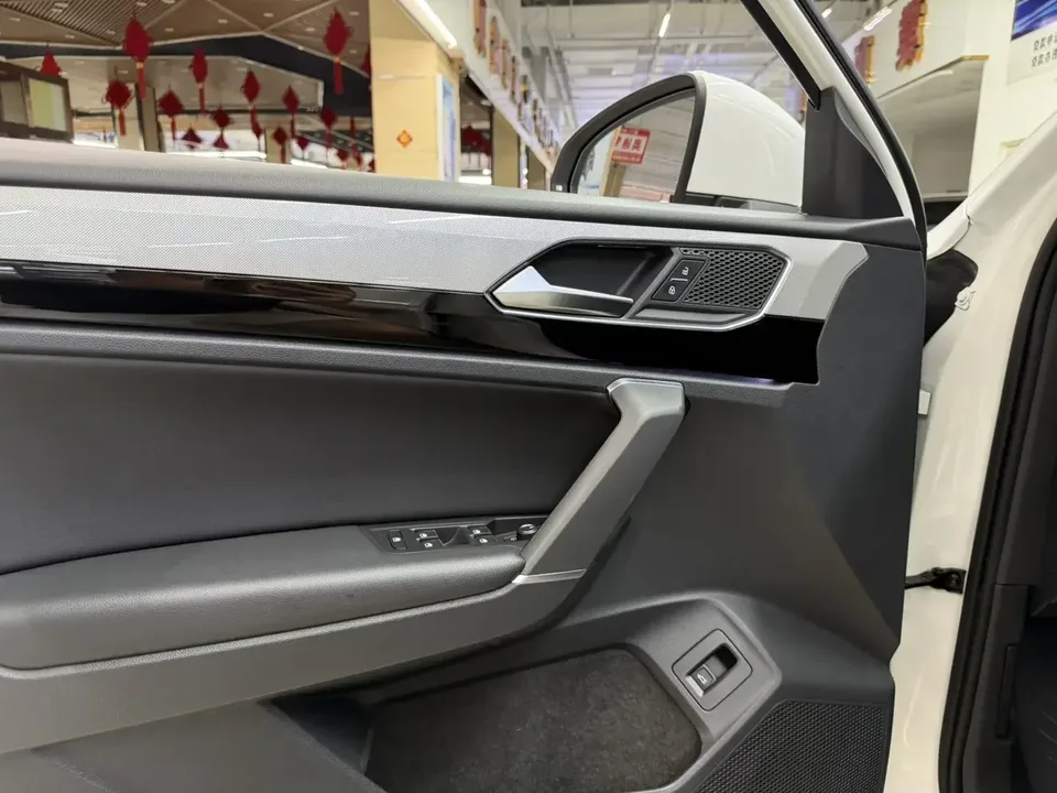 Volkswagen Tayron Tanyue 2022 280TSI 2WD Luxury Smart Edition 2022 — thumbnail 3