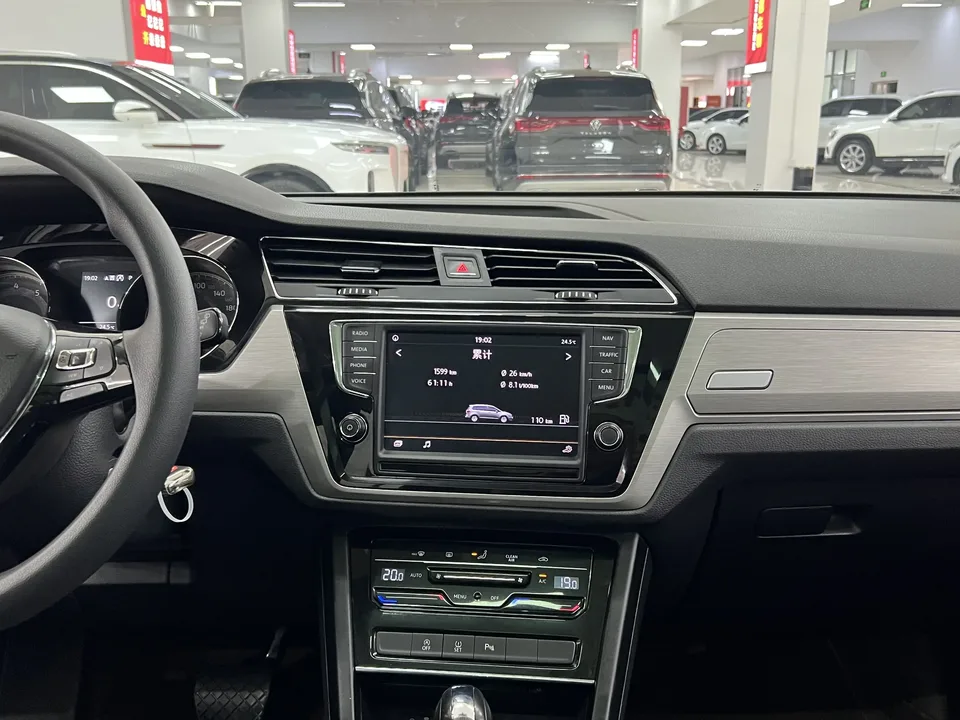Volkswagen Touran L Touran L 2021 280TSI DSG Comfort Edition 7 Seaters 2022 — thumbnail 3