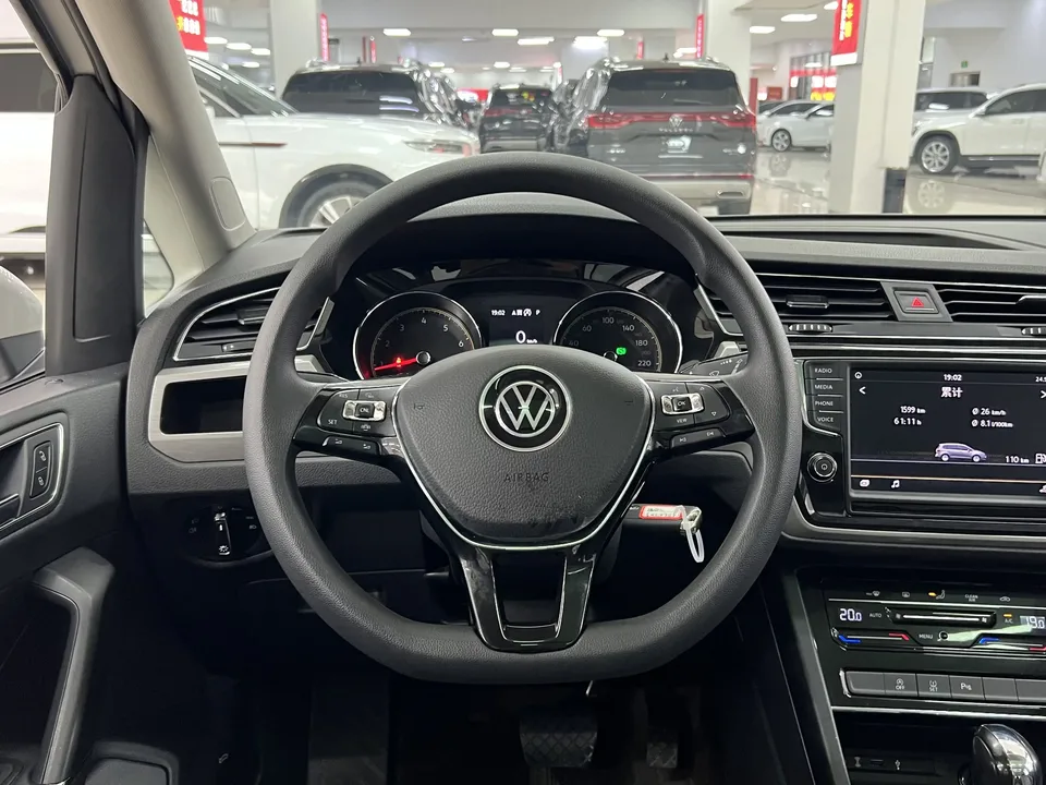 Volkswagen Touran L Touran L 2021 280TSI DSG Comfort Edition 7 Seaters 2022 — thumbnail 4