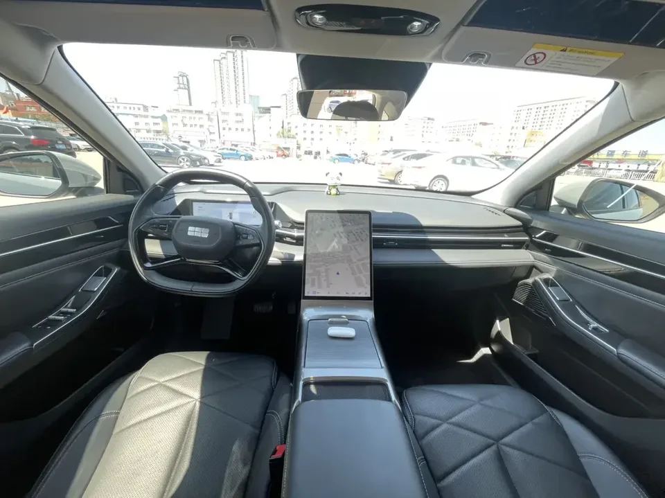 Geely Galaxy L6 Galaxy L6 2024 Longteng version 1.5T DHT 125km PLUS 2024 — thumbnail 4