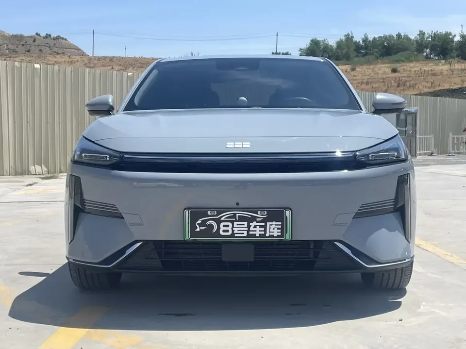 Geely Galaxy L6 Galaxy L6 2024 Longteng version 1.5T DHT 125km PLUS 2024 — photo 1, buy with delivery to Moscow