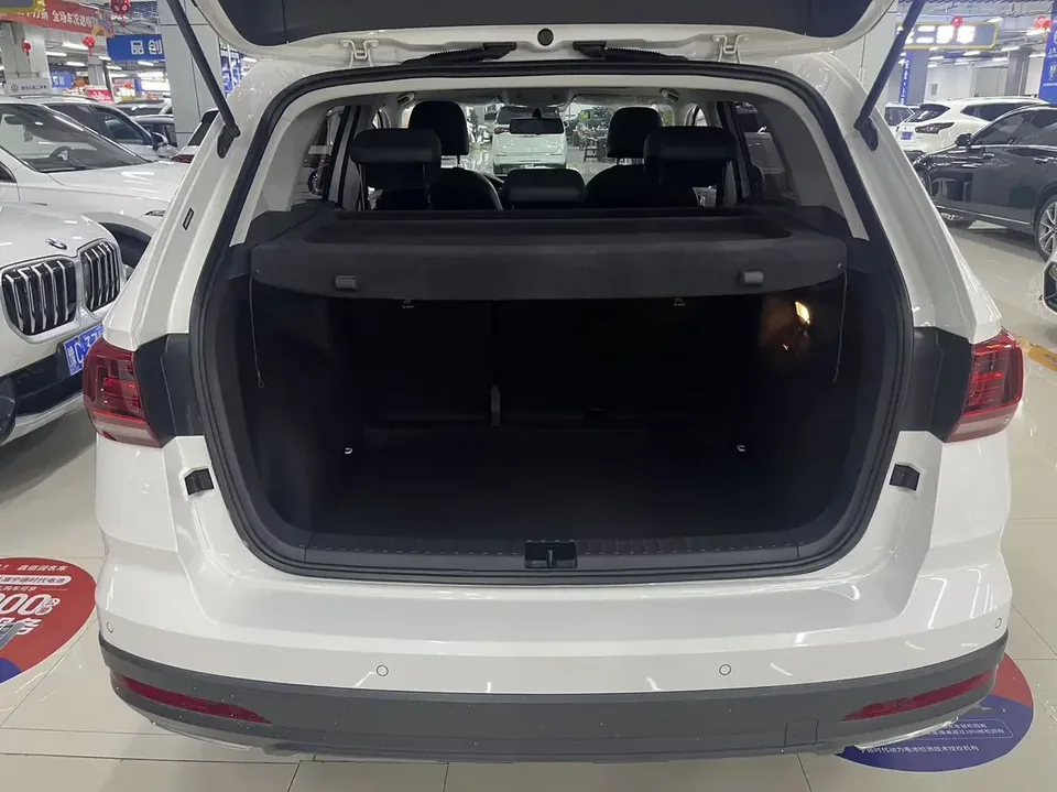 Volkswagen Tharu tuyue 2022 280TSI 2WD Deluxe Edition 2023 — thumbnail 4
