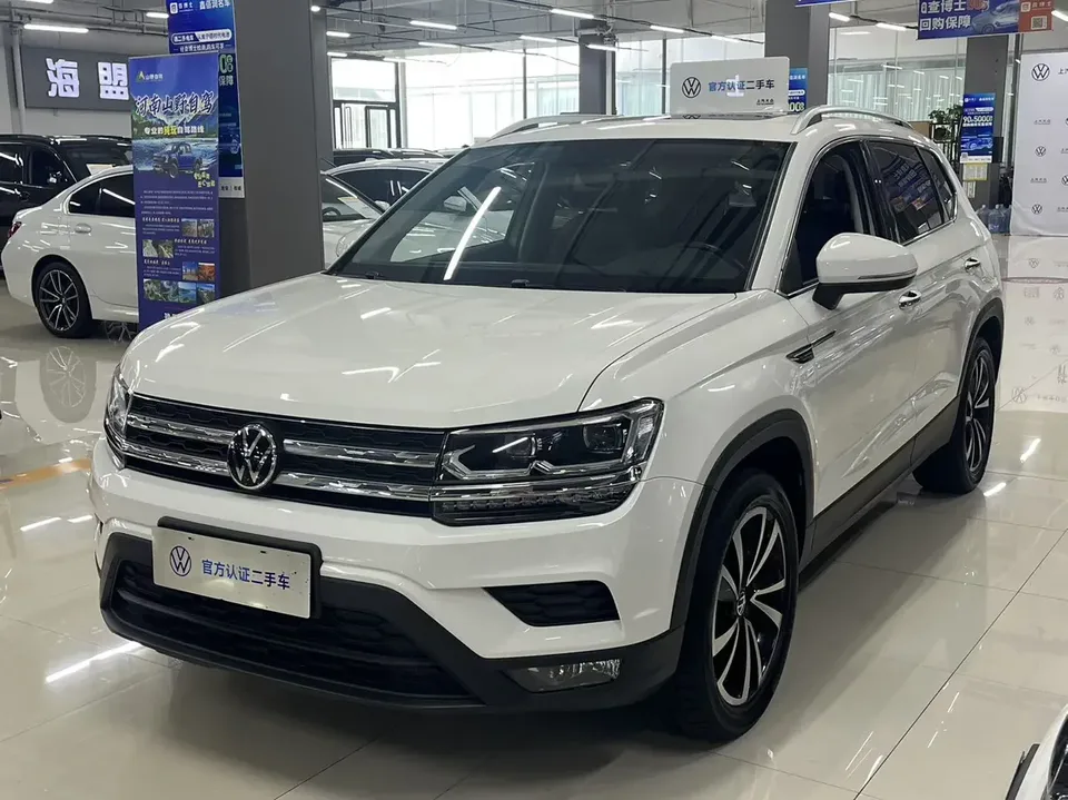 Volkswagen Tharu tuyue 2022 280TSI 2WD Deluxe Edition 2023 — photo 1, buy with delivery to Moscow