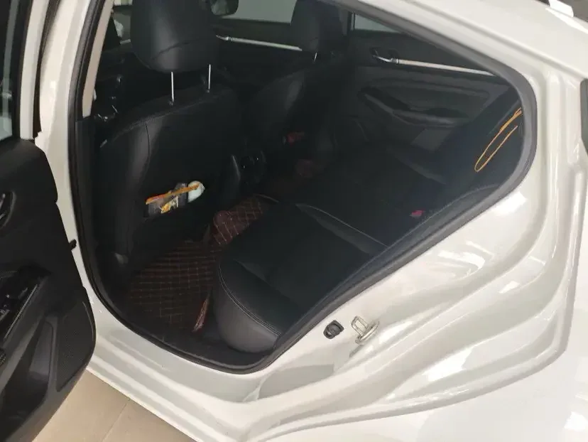Nissan Altima Sound of nature 2024 2.0L SV Black Gold Edition 2025 — thumbnail 3