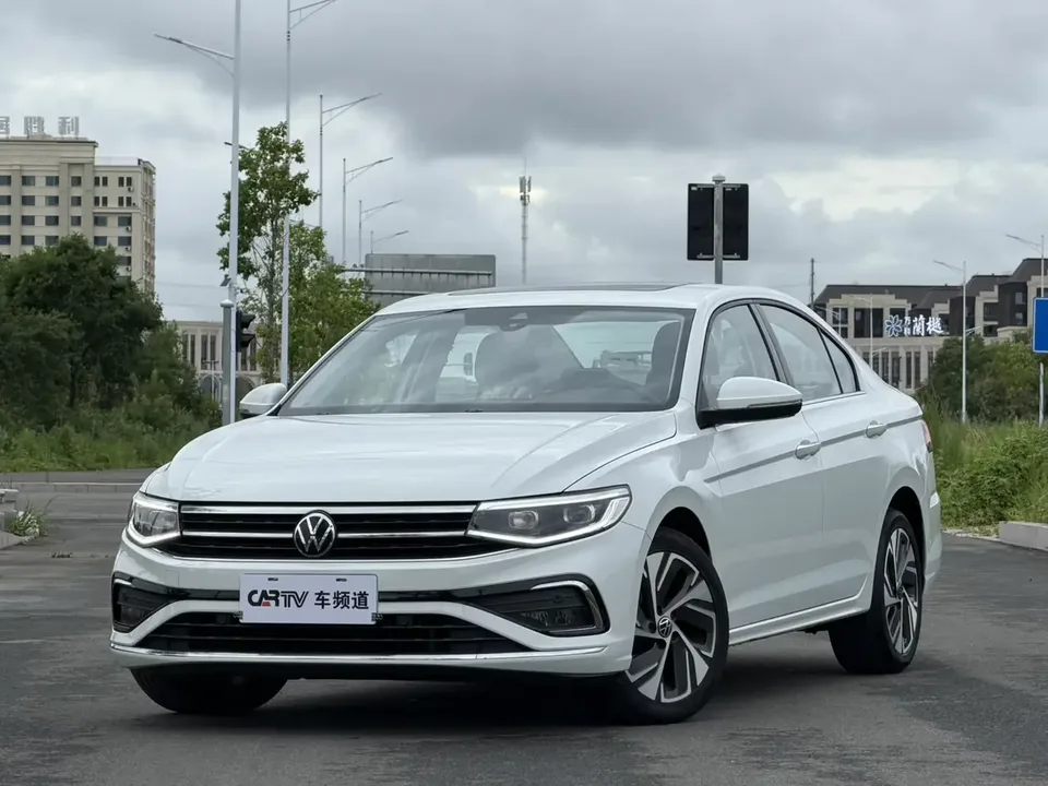 Volkswagen Bora Bora 2023 200TSI DSG Intelligent Driving PRO Edition 2022 — photo 1, buy with delivery to Moscow