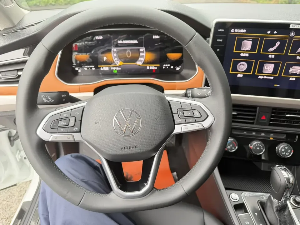 Volkswagen Bora Bora 2023 200TSI DSG Joy Edition 2023 — миниатюра 4
