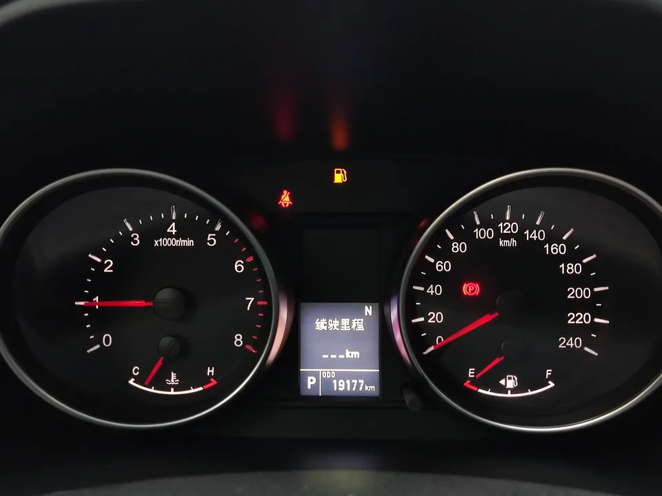 Haval M6 Haval M6 2023 PLUS 1.5T DCT Luxury Intelligent Connection 2023 — миниатюра 4
