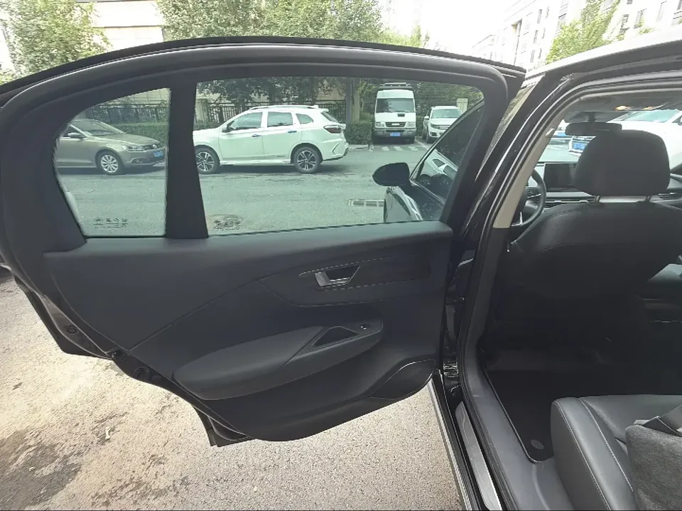 Hongqi E-QM5 Hongqi E-QM5 2022 Charging 431km LeXiang Edition 5-seater 2023 — thumbnail 5