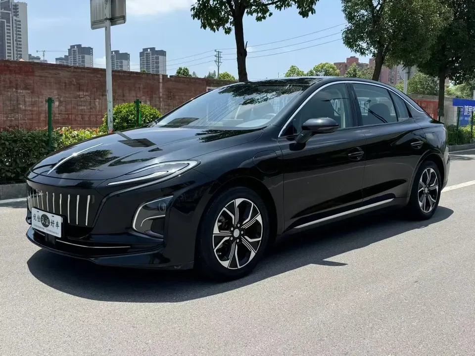 Hongqi E-QM5 Hongqi E-QM5 2022 Charging 431km LeXiang Edition 5-seater 2023 — photo 1, buy with delivery to Moscow