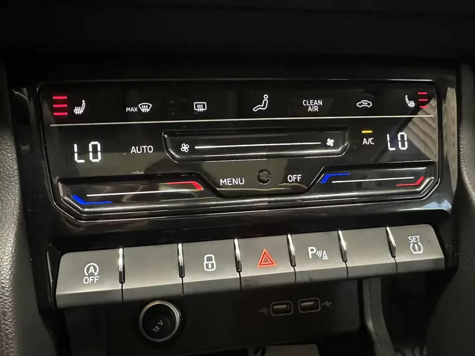 Skoda Karoq Korok 2022 TSI280 Premium Edition 2023 — thumbnail 3