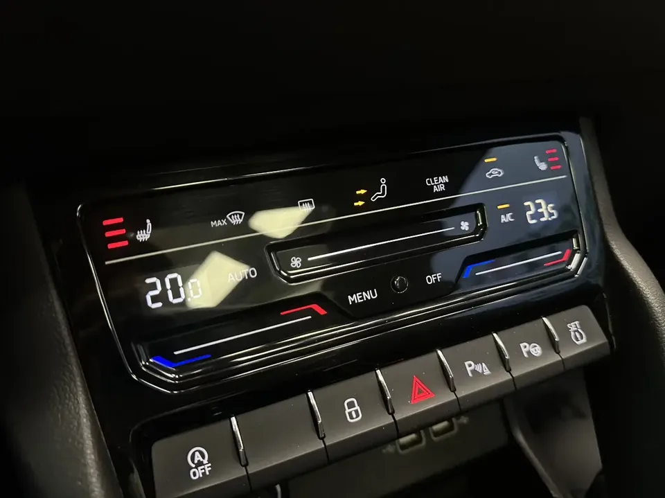 Skoda Karoq Korok 2022 TSI280 Luxury Edition 2022 — thumbnail 3