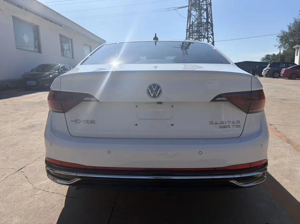 Volkswagen Sagitar Sagitar 2023 280TSI DSG Beyond Edition Plus 2022 — thumbnail 2