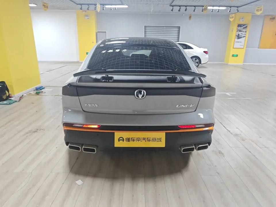 Changan UNI-V Changan UNI-V 2025 1.5T 500Bar Premium Sports 2026 — миниатюра 2