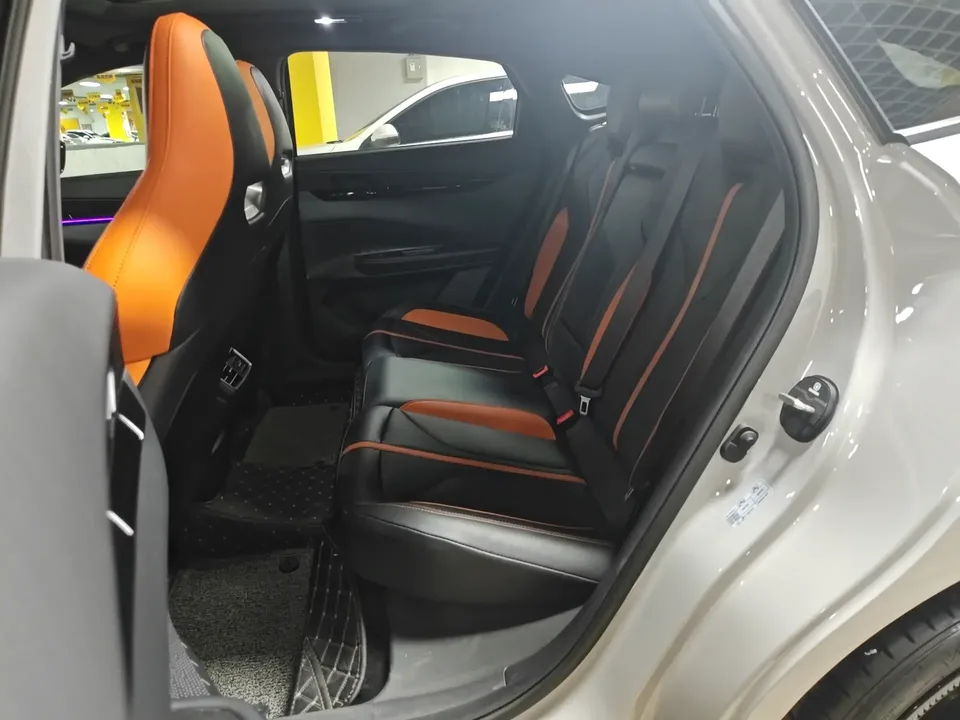 Changan UNI-V Changan UNI-V 2025 1.5T 500Bar Premium Sports 2026 — миниатюра 3