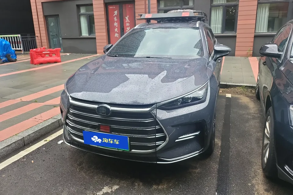 BYD Tang DM Tang DM 2021 DM-i 1.5T 112KM Premium 2022 — photo 1, buy with delivery to Moscow