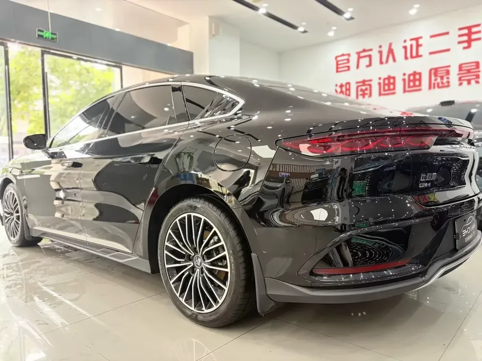 BYD Han DM Chinese DM 2022 DM-i 121KM Premium 2023 — thumbnail 2