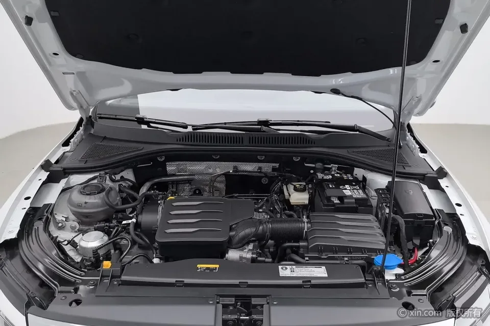 Volkswagen Lavida Lavida 2024 1.5L Automatic 5 Million Edition 2025 — thumbnail 2