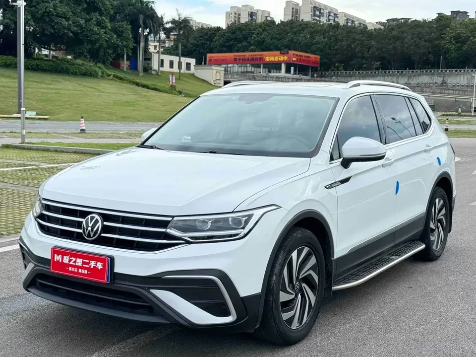 Volkswagen Tiguan L Tiguan L 2023 280TSI Limited Edition 2023 — photo 1, buy with delivery to Moscow