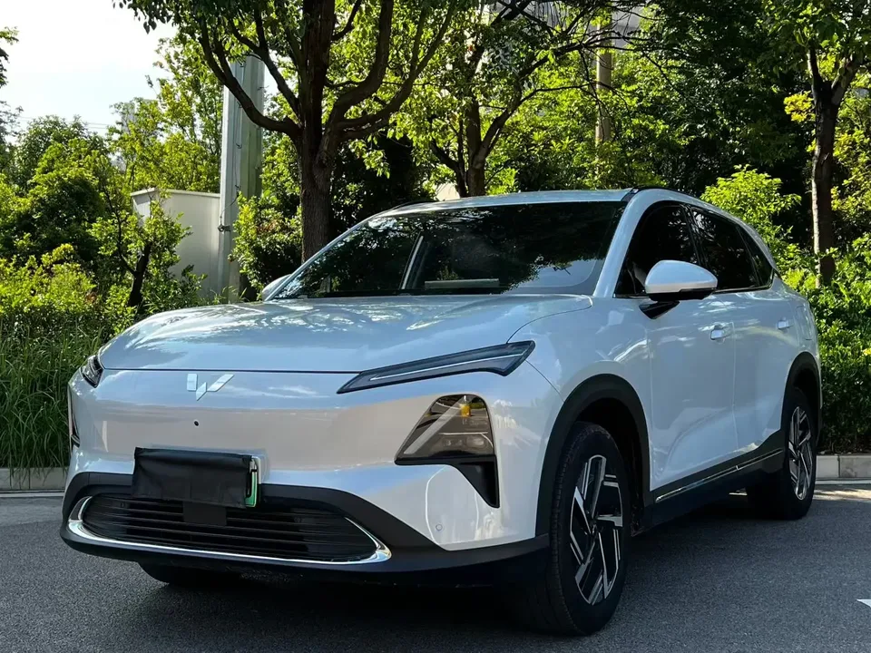 Wuling Starlight S PHEV Wuling Starlight S PHEV 2024 130km Flagship 2024 — photo 1, buy with delivery to Moscow