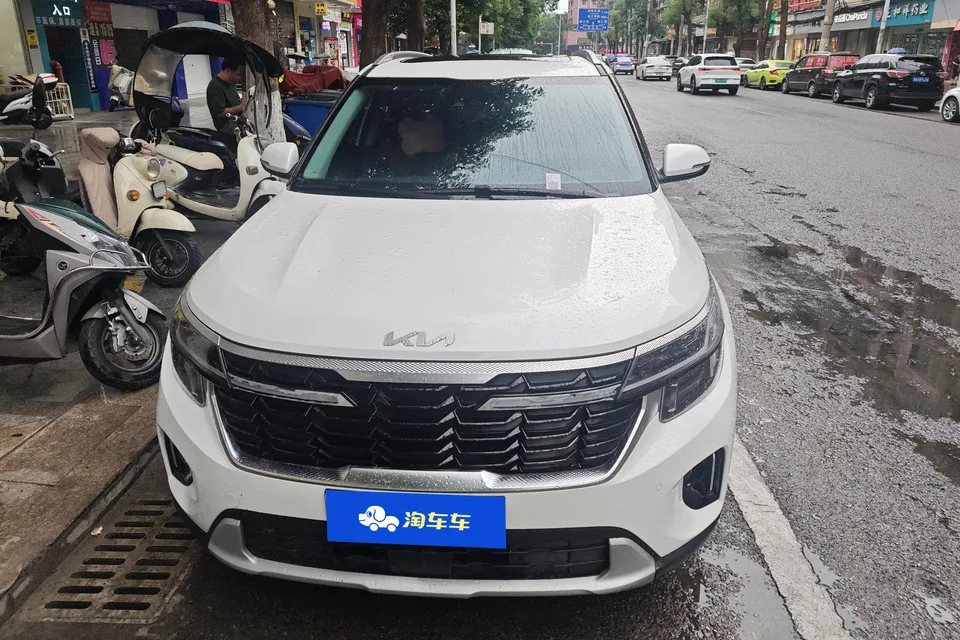 Kia Seltos Sethus 2023 1.5L IVT Deluxe Edition 2025 — фото 1, купить с доставкой в Москву