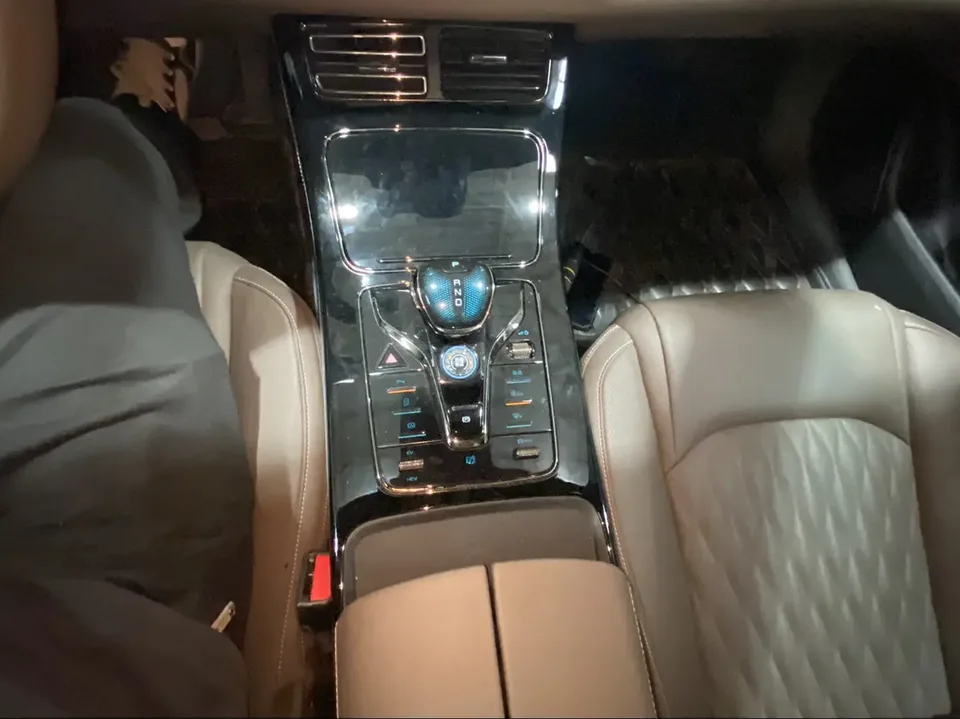 BYD Han DM Chinese DM 2022 DM-i 121KM Premium 2023 — thumbnail 4