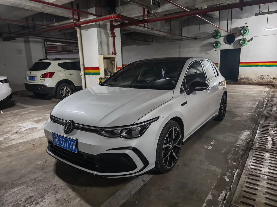Volkswagen Golf golf 2023 280TSI DSG R-Line Lite 2023 — photo 1, buy with delivery to Moscow