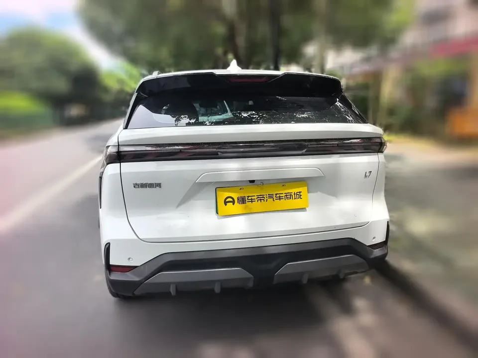 Geely Galaxy L7 Galaxy L7 2023 1.5T DHT 115km PLUS 2024 — thumbnail 2