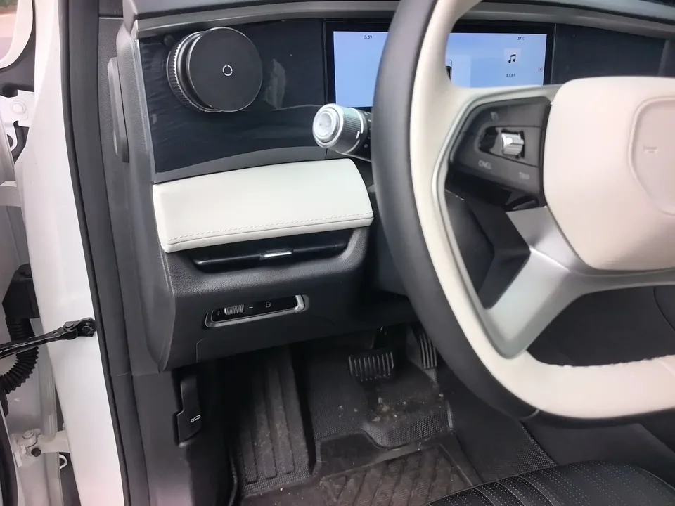 Geely Galaxy L7 Galaxy L7 2023 1.5T DHT 115km PLUS 2024 — thumbnail 4