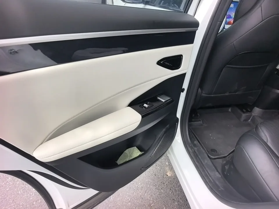 Geely Galaxy L7 Galaxy L7 2023 1.5T DHT 115km PLUS 2024 — thumbnail 5