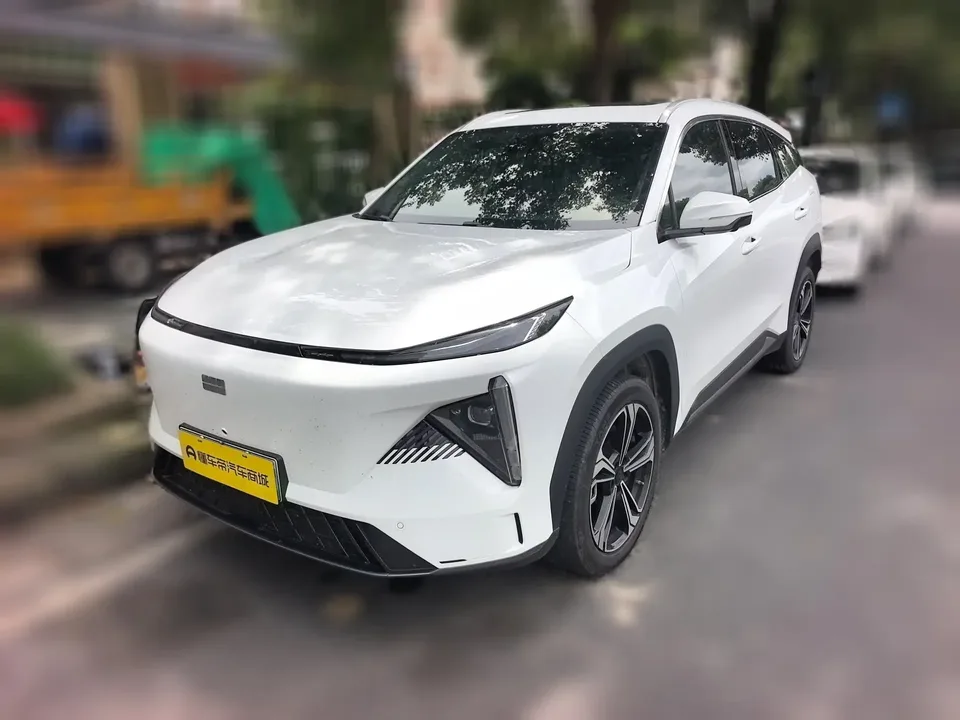 Geely Galaxy L7 Galaxy L7 2023 1.5T DHT 115km PLUS 2024 — photo 1, buy with delivery to Moscow