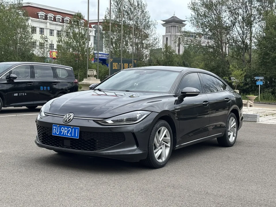 Volkswagen Lamando Lingdu 2023 Lingdu L 280TSI DSG Hot Edition 2023 — photo 1, buy with delivery to Moscow