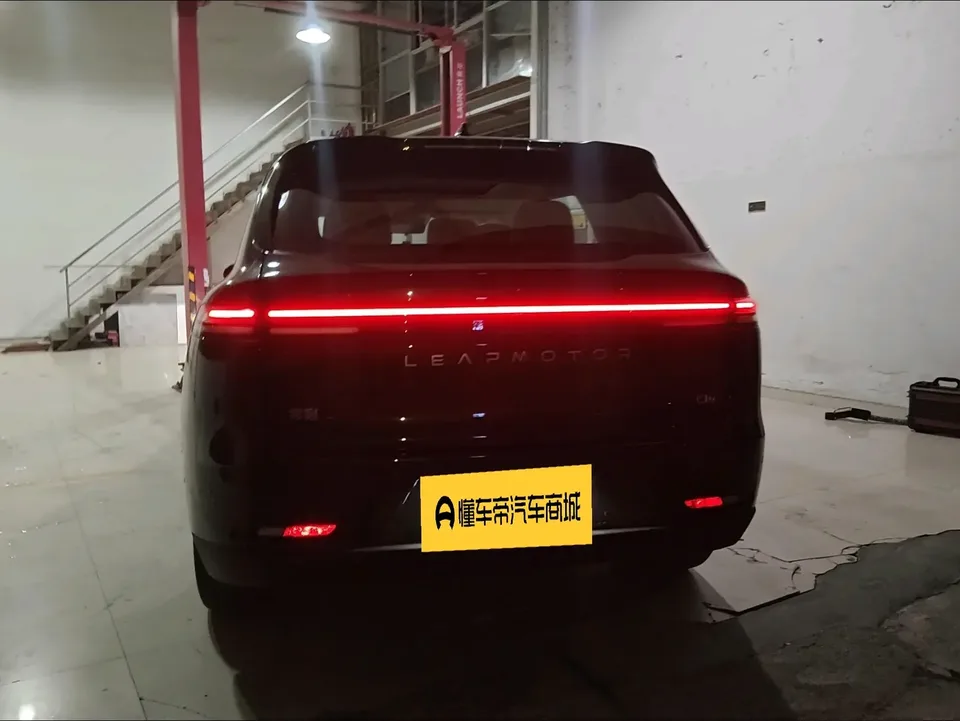 Leapmotor Zero running C10 Zero running C10 2024 Pure electric version 530 LiDAR version 2024 — thumbnail 2