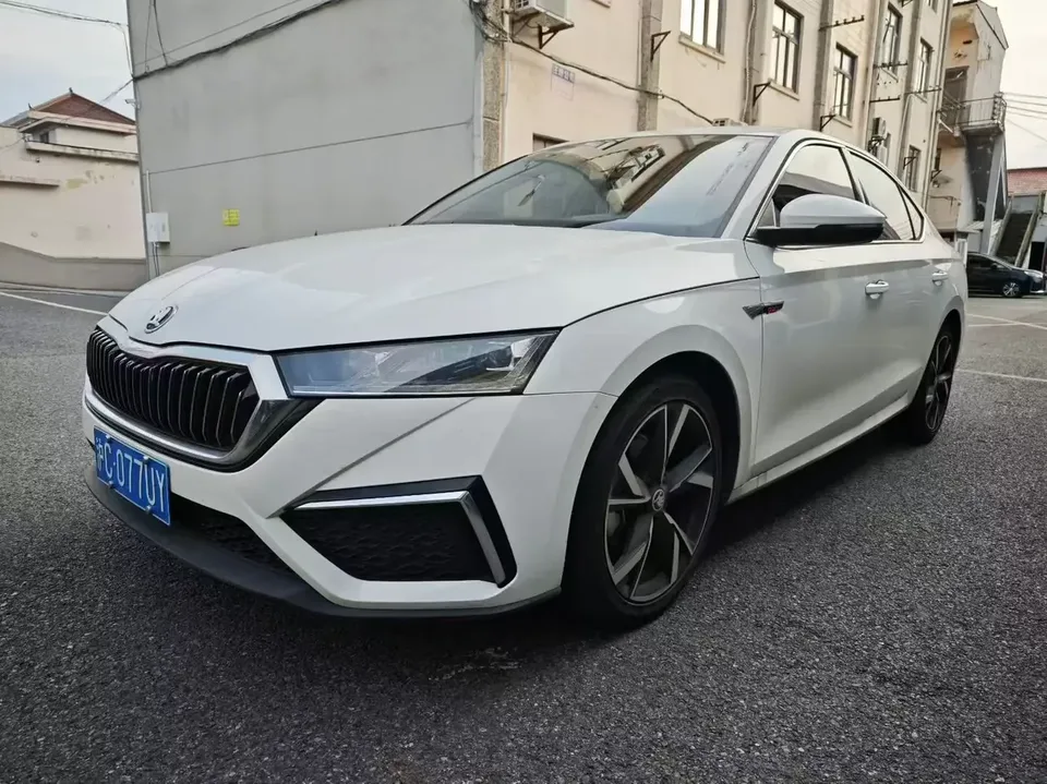 Skoda Octavia Octavia 2023 PRO TSI280 DSG Premium Edition 2024 — photo 1, buy with delivery to Moscow