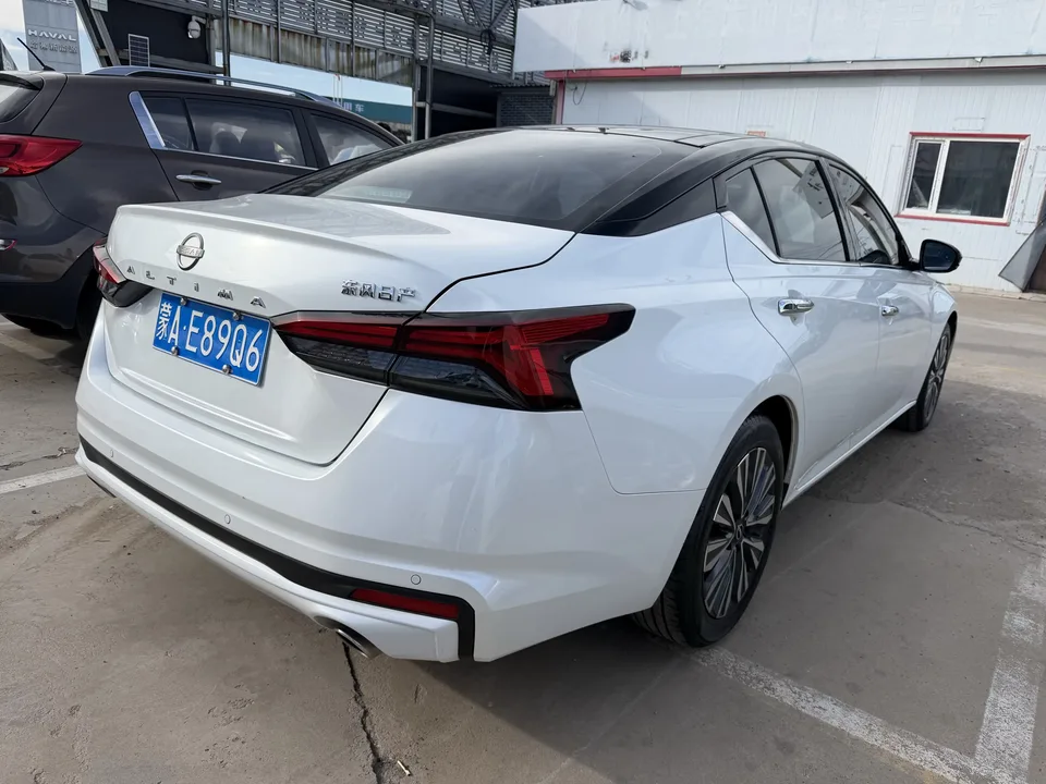 Nissan Altima Sound of nature 2024 2.0L SV Black Gold Edition 2024 — thumbnail 2
