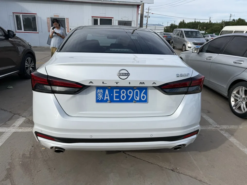 Nissan Altima Sound of nature 2024 2.0L SV Black Gold Edition 2024 — thumbnail 4