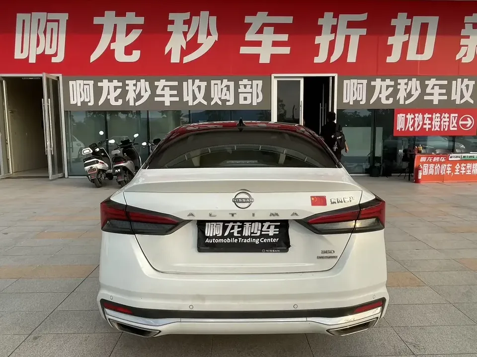 Nissan Altima Sound of nature 2022 2.0L XL-Upr Premium Edition 2023 — миниатюра 4