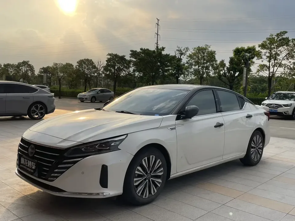 Nissan Altima Sound of nature 2022 2.0L XL-Upr Premium Edition 2023 — фото 1, купить с доставкой в Москву