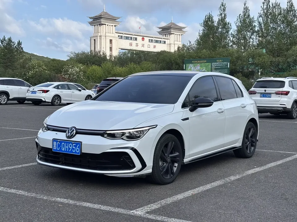 Volkswagen Golf golf 2023 280TSI DSG R-Line Lite 2023 — photo 1, buy with delivery to Moscow