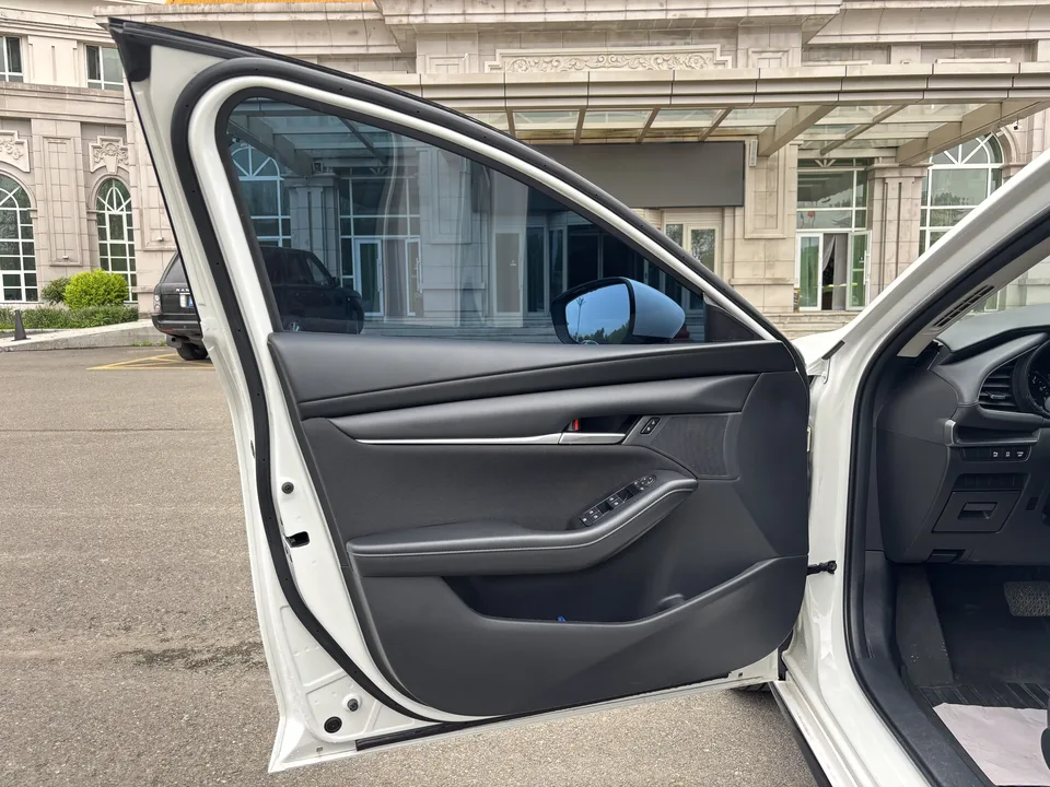 Mazda Axela Mazda3 Angkesela 2023 2.0L Automatic Quality Edition 2023 — thumbnail 5