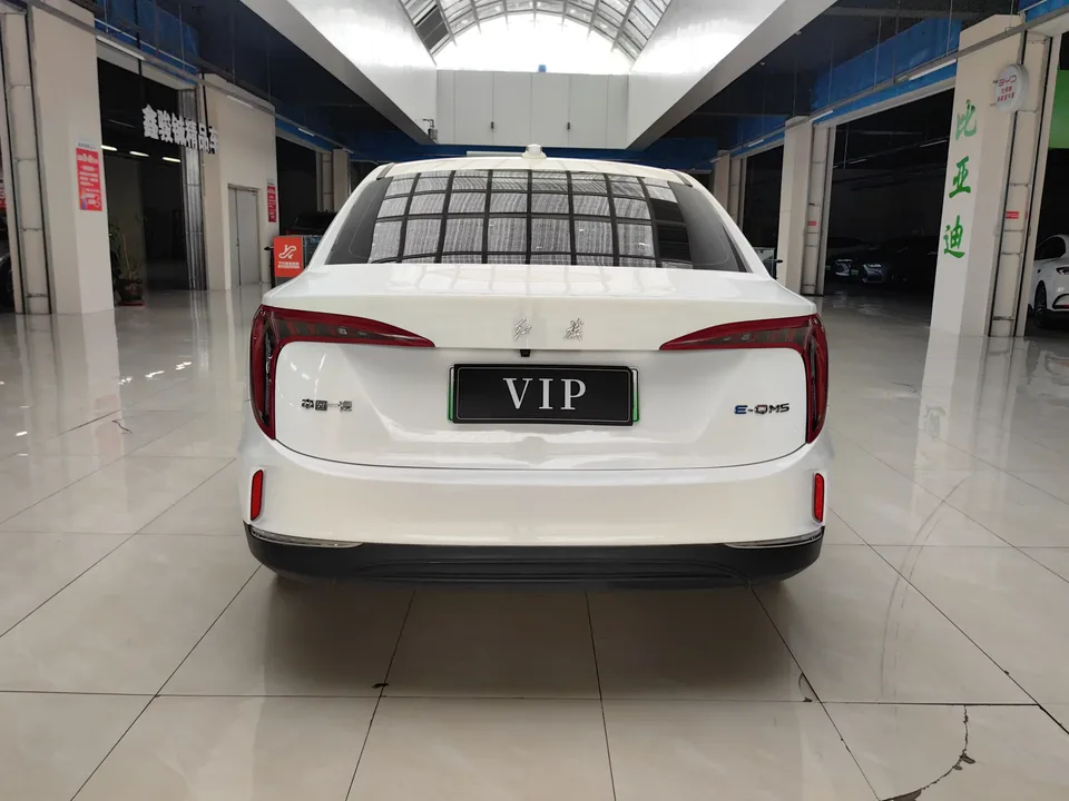 Hongqi E-QM5 Hongqi E-QM5 2022 Battery swap 431km Lexiang version 5 seats 2023 — миниатюра 2
